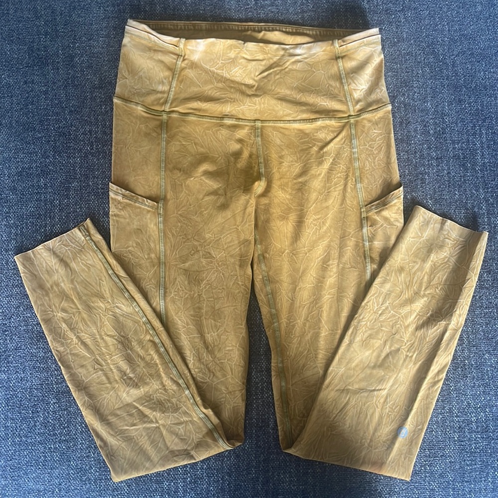 Gently Worn Size 6 Lulu Lemon Fast & Free legging